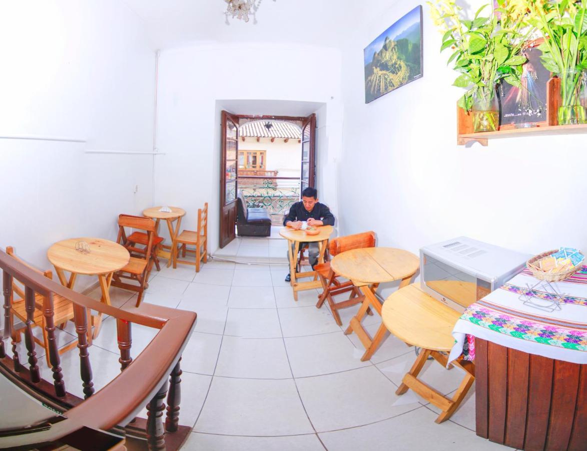 Ostello The Grassshopper Plaza De Armas Cuzco Esterno foto