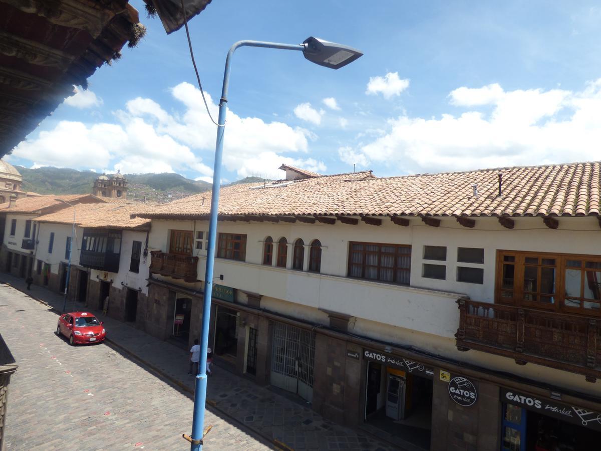 Ostello The Grassshopper Plaza De Armas Cuzco Esterno foto