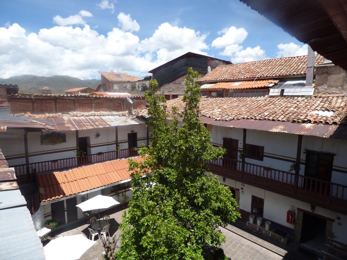 Ostello The Grassshopper Plaza De Armas Cuzco Esterno foto