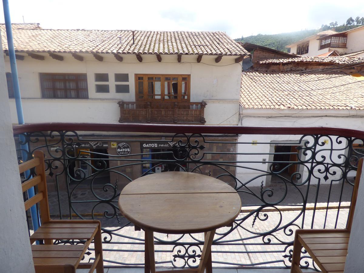 Ostello The Grassshopper Plaza De Armas Cuzco Esterno foto