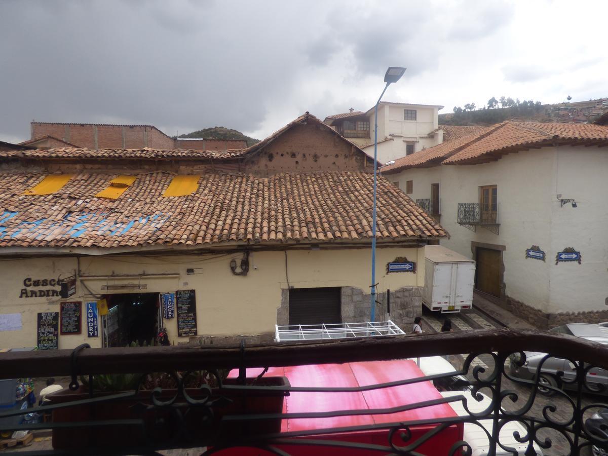 Ostello The Grassshopper Plaza De Armas Cuzco Esterno foto