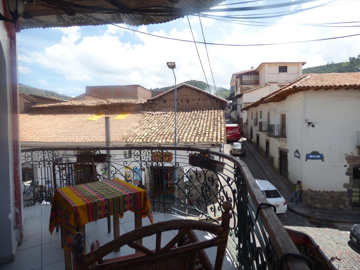 Ostello The Grassshopper Plaza De Armas Cuzco Esterno foto